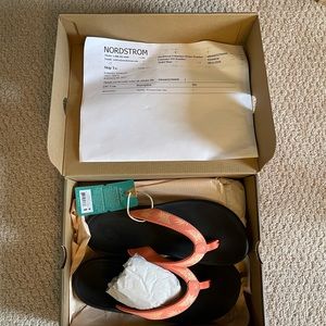 Ohana Flip Flop
OLUKAI
Fusion Coral